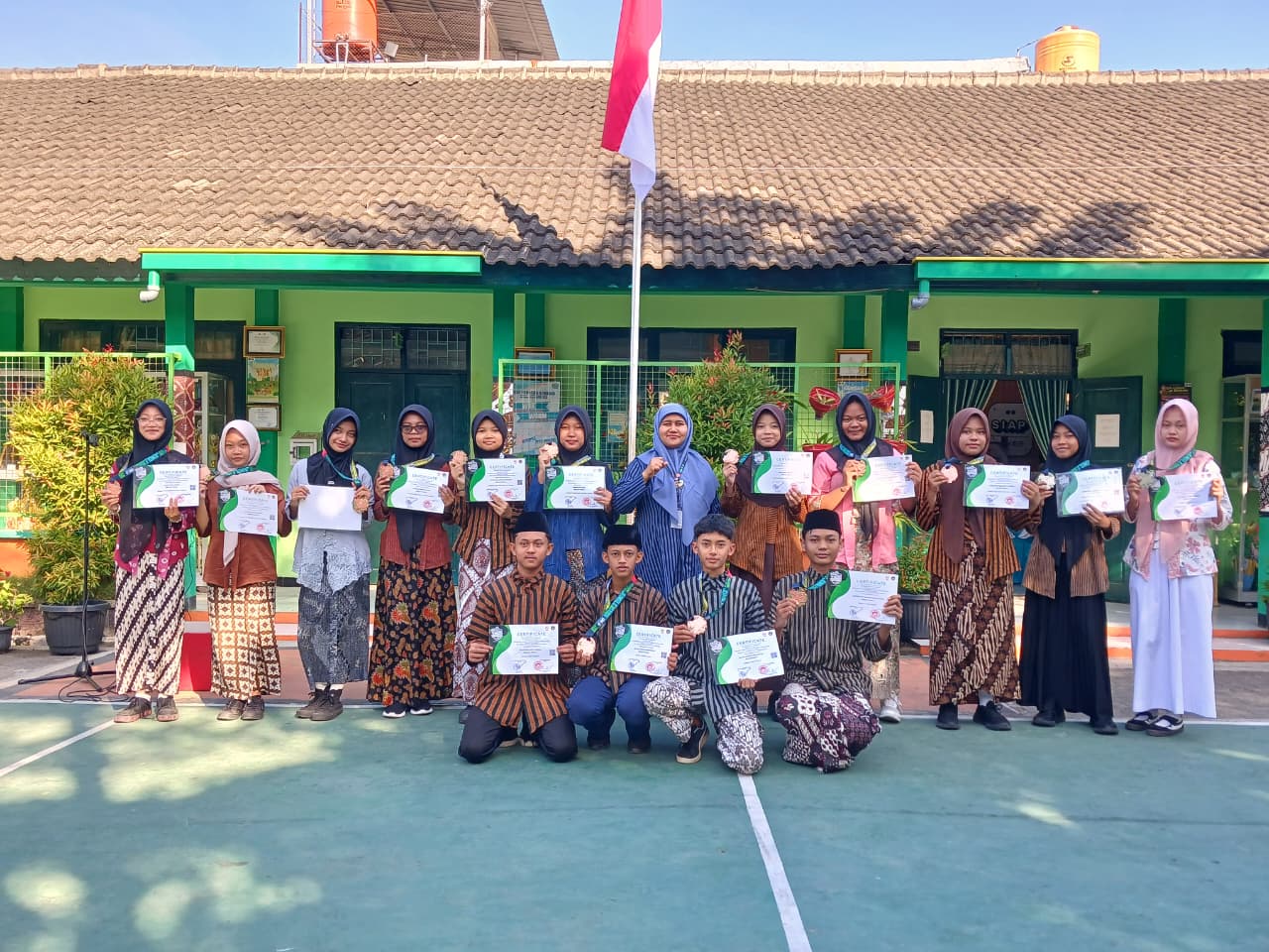 Apresiasi Prestasi Ganda, MTsN 9 Bantul Beri Reward Juara Taekwondo dan Olimpiade Bahasa